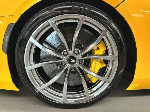 McLaren Artura Artura / MSO Volcano Yellow / Leasing 1,99%