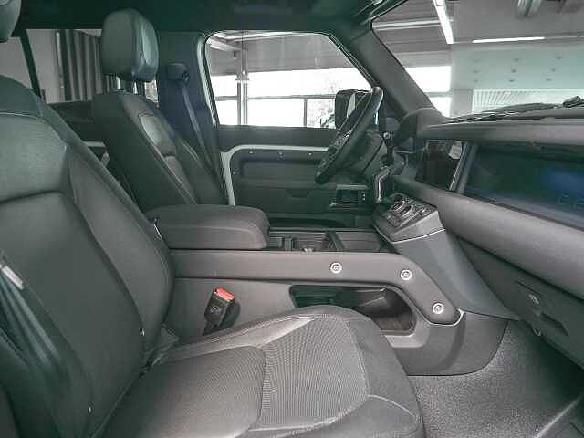 Land Rover Defender 110 Dynamic SE