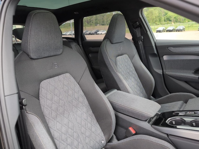 Audi A6 Avant Quattro S-Tronic