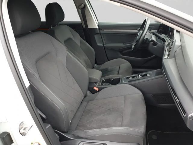 Volkswagen Golf 1.5 eTSI DSG IQ.Drive Style