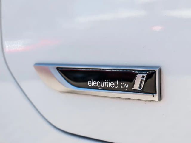 BMW 330 330e M-Sport xDrive