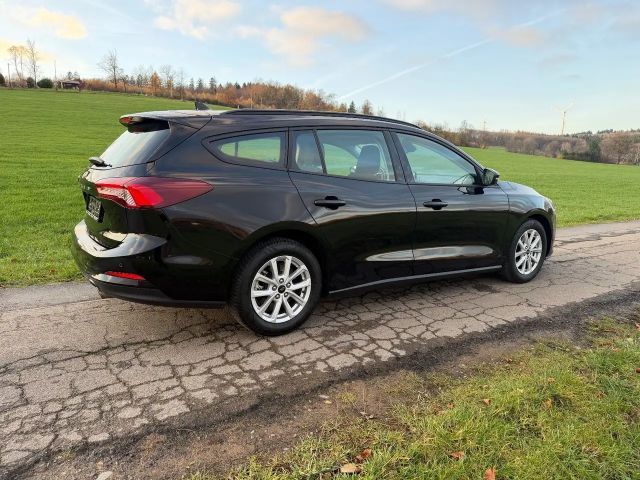 Ford Focus Cool & Connect Wagon