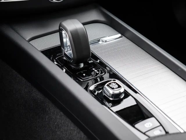 Volvo XC60 AWD Core Recharge