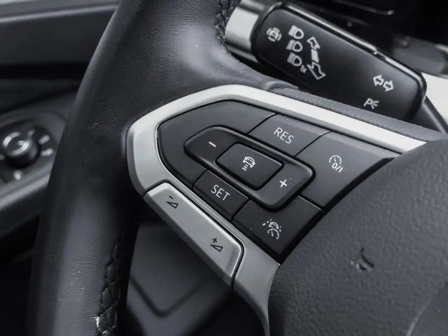 Volkswagen Golf 1.0 TSI IQ.Drive Life Variant