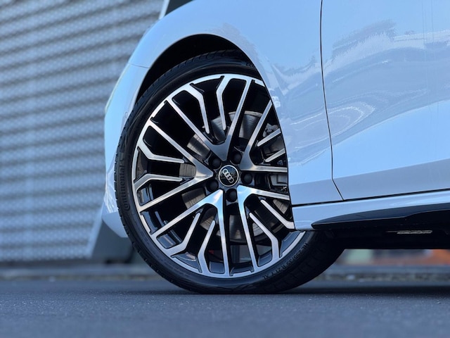 Audi A6 Avant Quattro S-Tronic