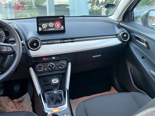 Mazda 2 Lim. Center-Line
