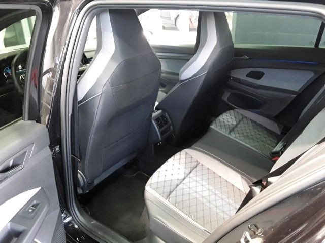 Volkswagen Golf 2.0 TDI Golf VIII R-Line Variant