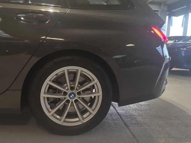 BMW 320 320e Touring