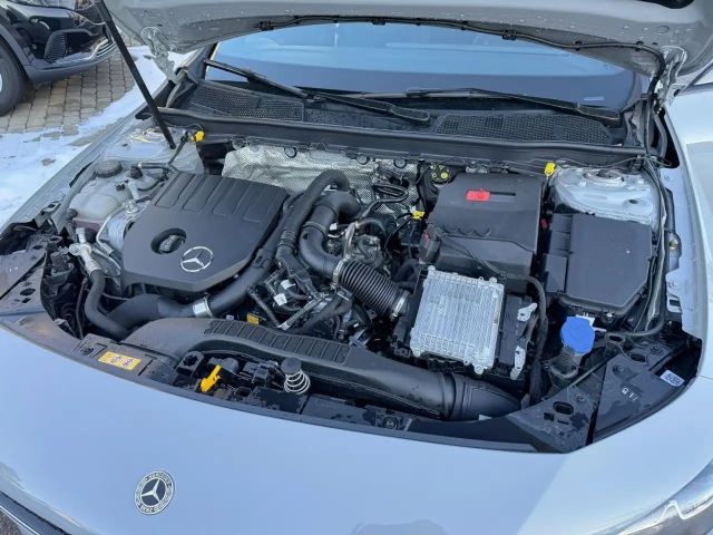 Mercedes-Benz CLA 200 AMG Line Sedan