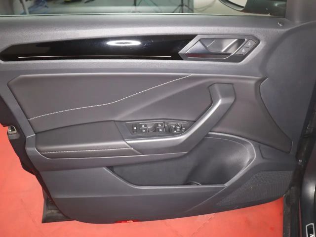 Volkswagen T-Roc 1.5 TSI DSG R-Line