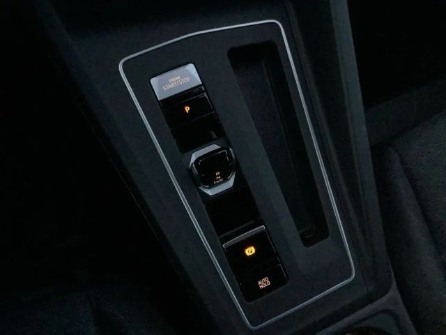 Volkswagen Golf 1.5 TSI DSG Life Variant