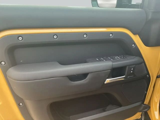 Land Rover Defender 110