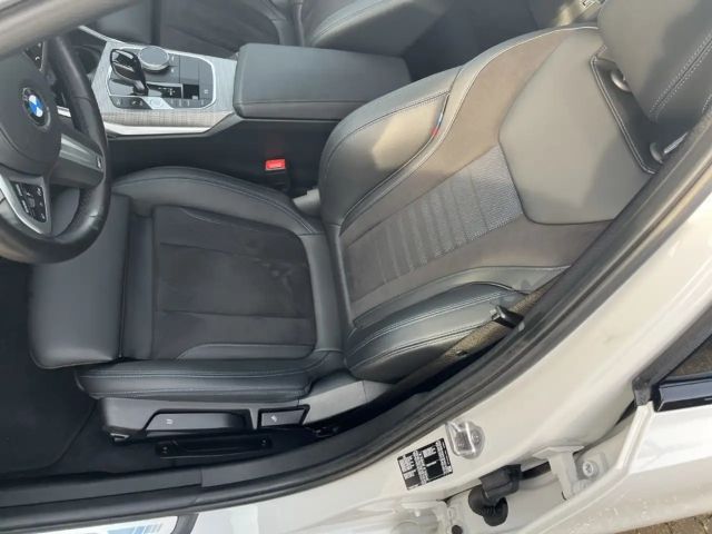 BMW 318 318i M-Sport Sedan