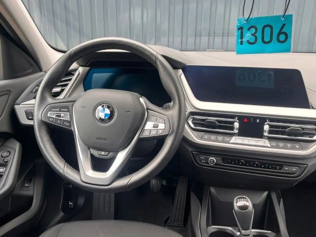BMW 118 118i 5-deurs Sedan