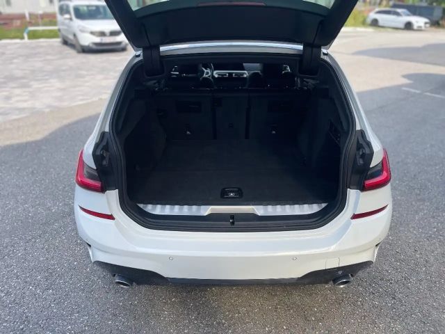 BMW 330 330e M-Sport Touring xDrive
