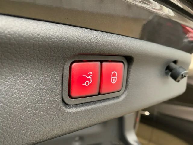 Mercedes-Benz C 200 AMG Line Sedan