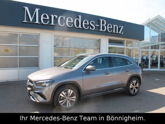Mercedes-Benz GLA 180 AHV / Winter-Paket / RFK