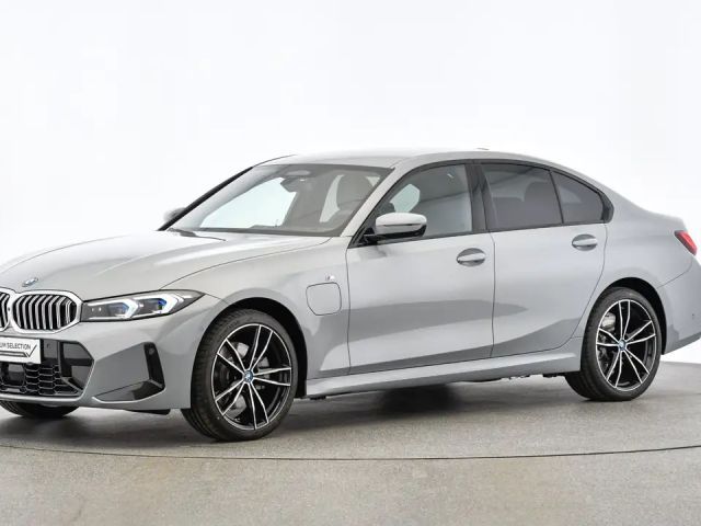 BMW 330 330e Sedan xDrive