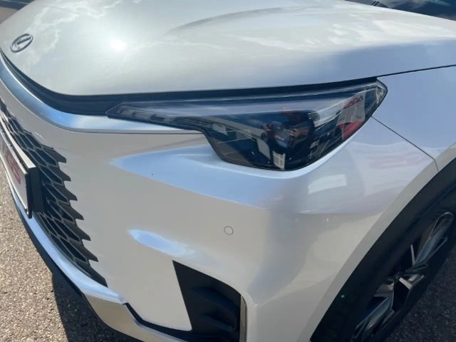 Lexus LBX E-Four Emotion