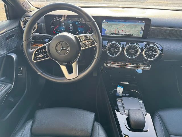 Mercedes-Benz A 180 A 180 d