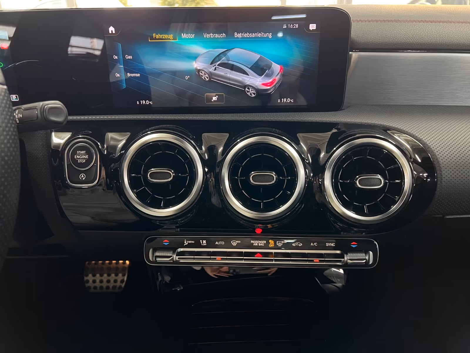 Mercedes-Benz CLA 200 AMG Line