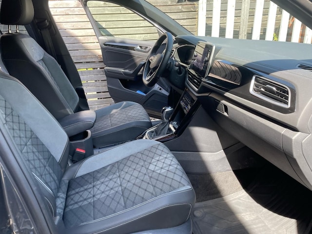 Volkswagen T-Roc 1.5 TSI R-Line Sportpaket StandHZG Navi Digitales Cockpit LED Blendfreies Fernl.