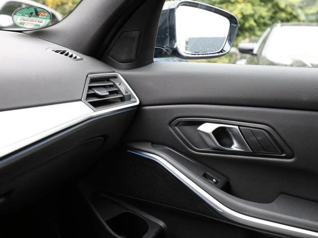 BMW 320 320d M-Sport Sedan xDrive