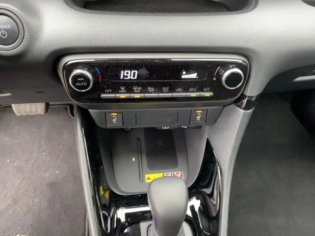 Toyota Yaris 1.5 HSD 116 PS B&W **Sondermodell**