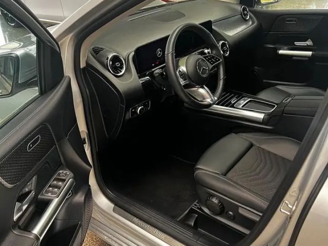 Mercedes-Benz B 180 Sedan