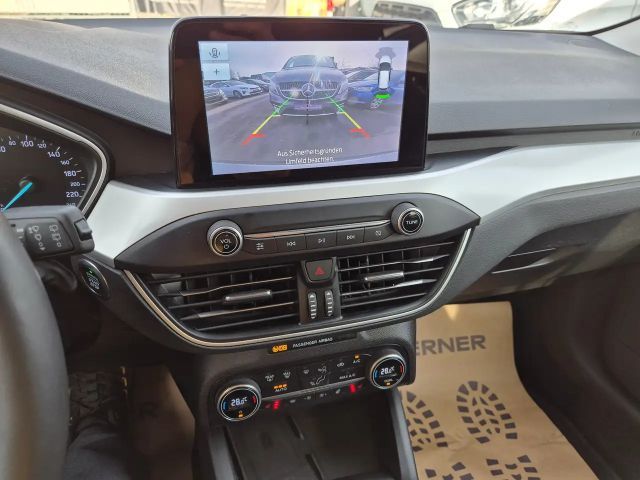 Ford Focus Cool & Connect