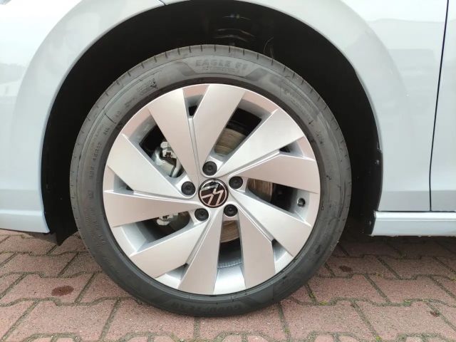 Volkswagen Golf 1.5 eTSI DSG