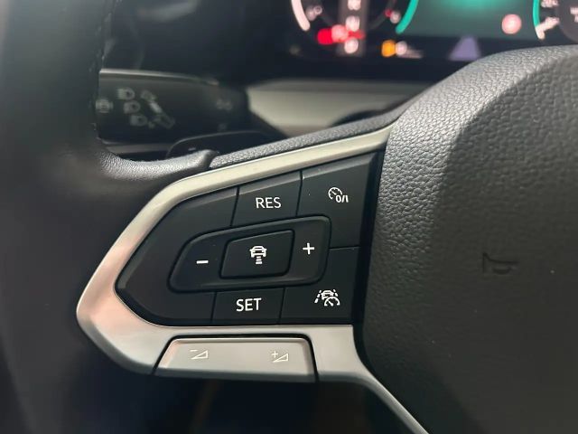 Volkswagen Golf Life Variant