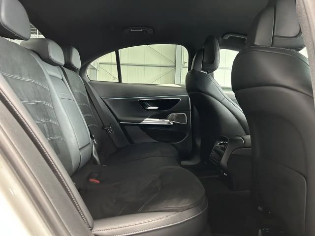 Mercedes-Benz E 200 AMG Line Sedan