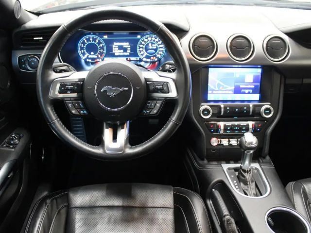 Ford Mustang Fastback GT 5.0 V8