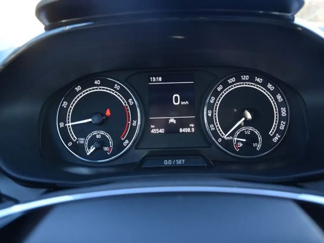 Skoda Fabia Fabia 1,0 LED TEMPO KLIMA PARKSENSOREN HINTEN 1.Be