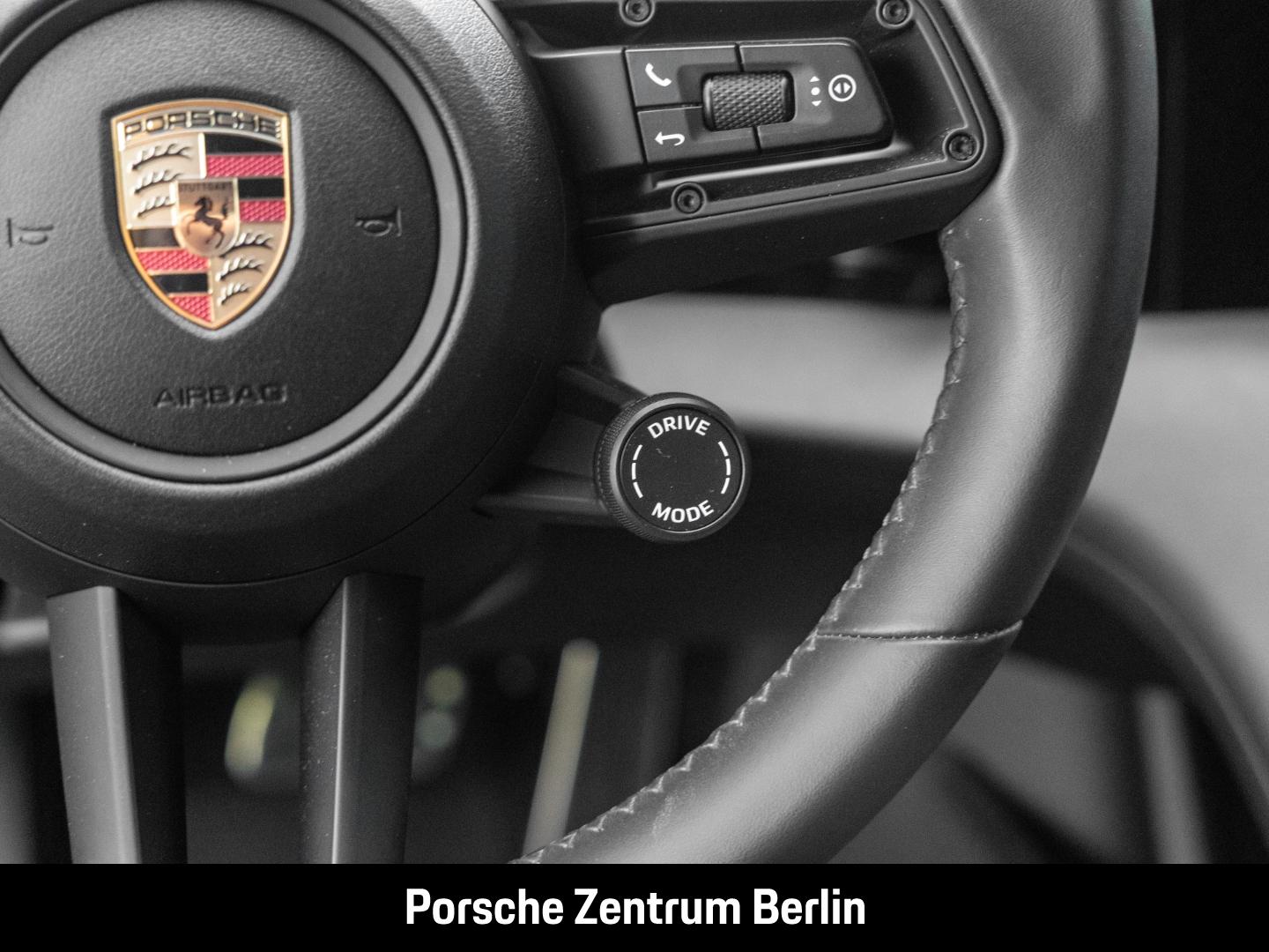 Porsche Taycan 4 Cross Turismo