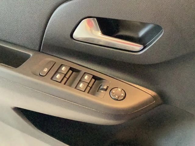 Opel Corsa YES Apple CarPlay Android Auto SHZ LenkradHZG PDC