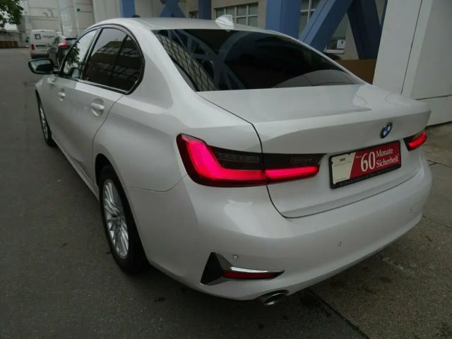 BMW 320 320d Luxury Line Sedan xDrive