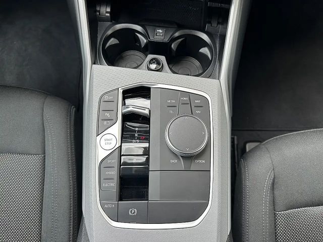 BMW 330 330e Sedan