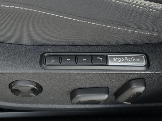 Volkswagen Golf 2.0 TDI DSG Style Variant