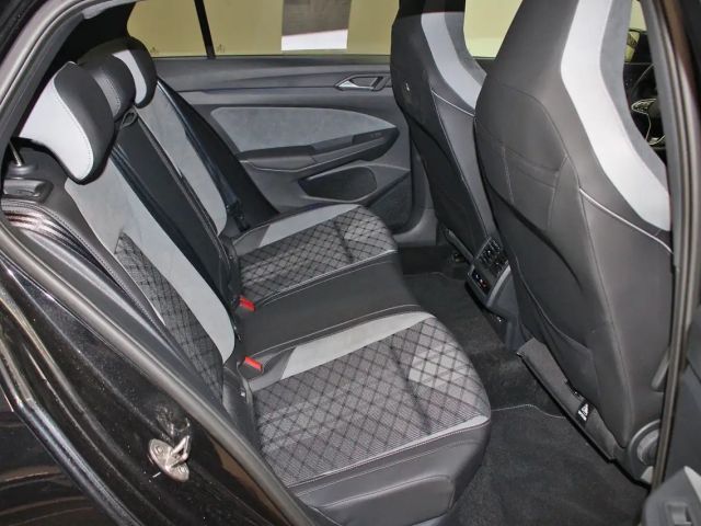 Volkswagen Golf 1.5 eTSI Golf VIII R-Line