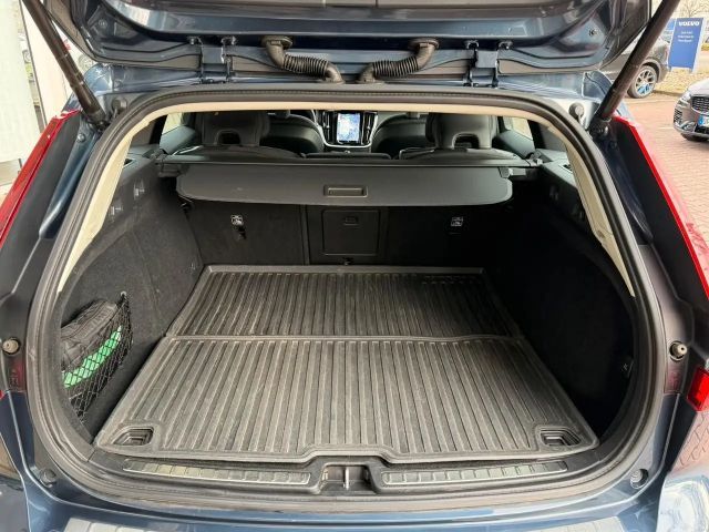 Volvo V60 AWD Core Recharge T6