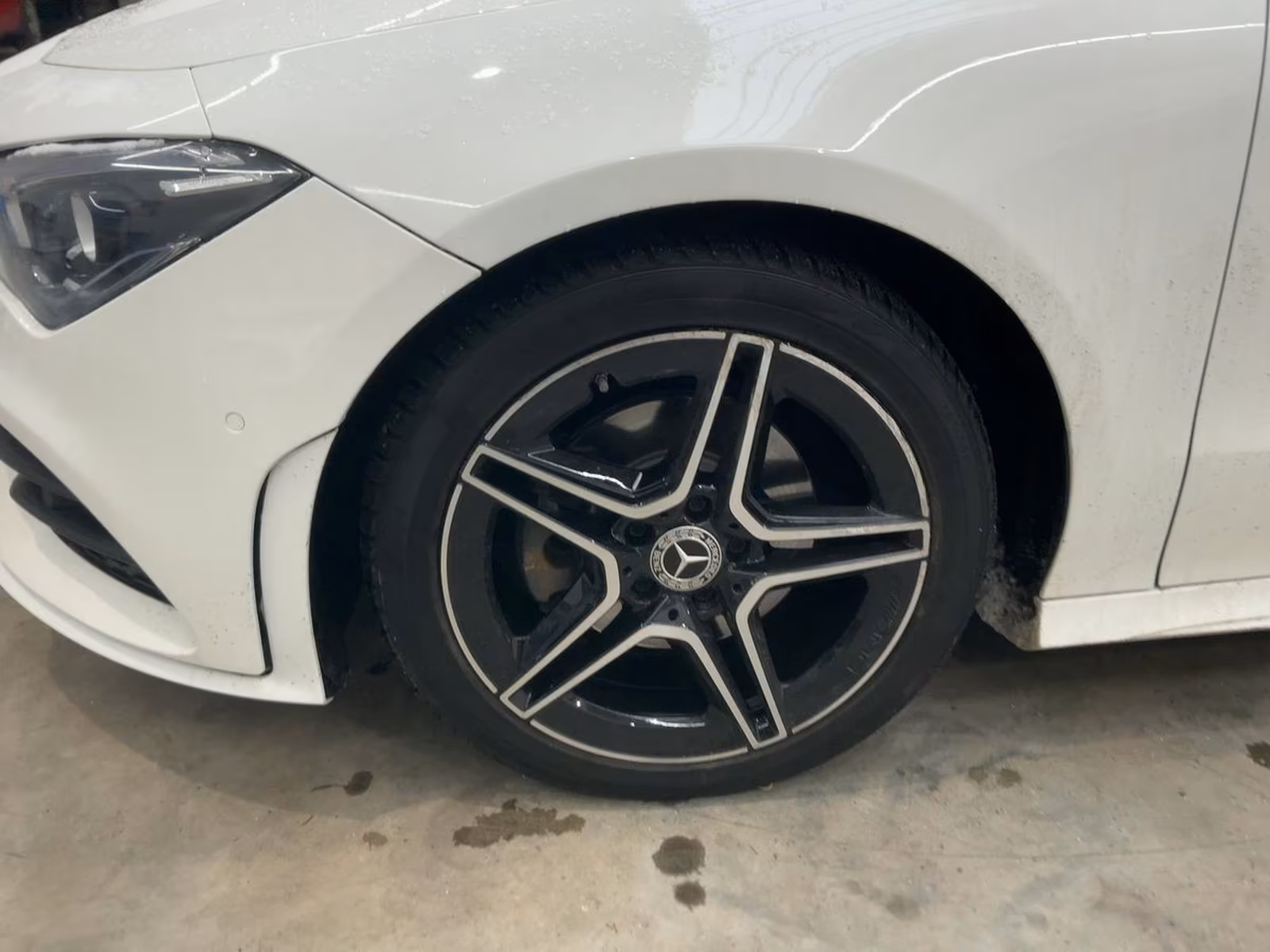 Mercedes-Benz CLA 200 AMG Line Sedan