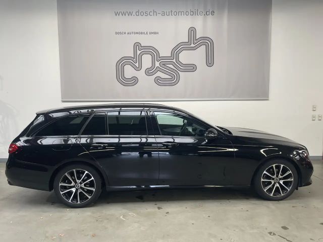 Mercedes-Benz E 200 AVANTGARDE E 200 d