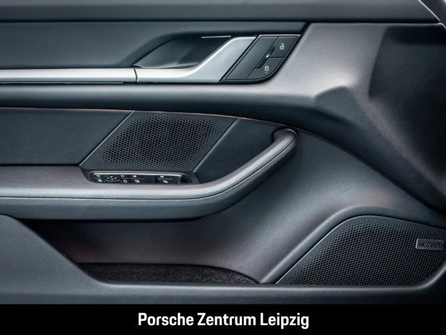 Porsche Taycan 4 Cross Turismo