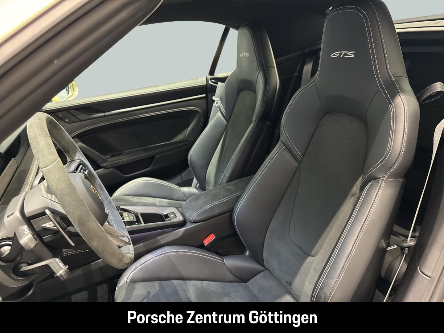 Porsche 911 992 Cabriolet Carrera GTS