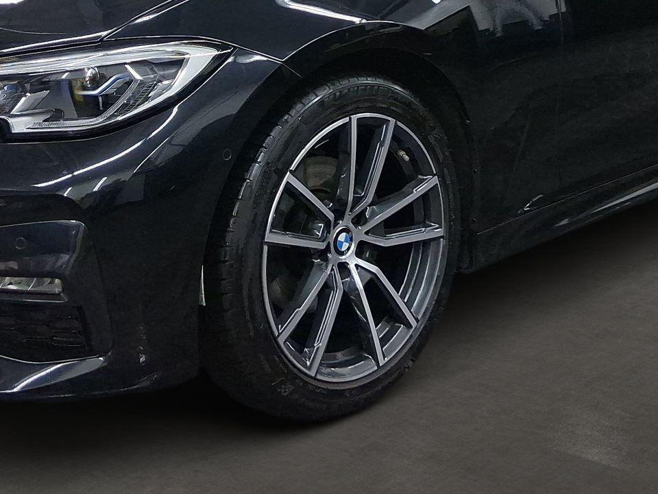 BMW 320 320i Sedan xDrive