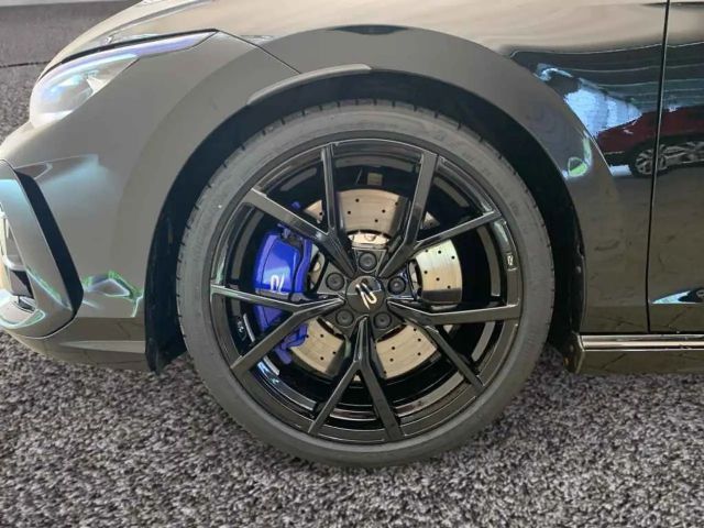 Volkswagen Golf *FACELIFT*AKRAPOVIC*ACC*DCC*NAVI*270*HUD*