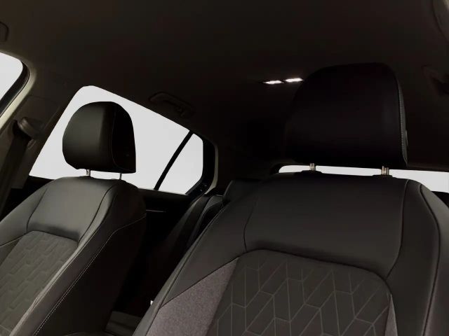 Volkswagen Golf 1.5 eTSI DSG IQ.Drive