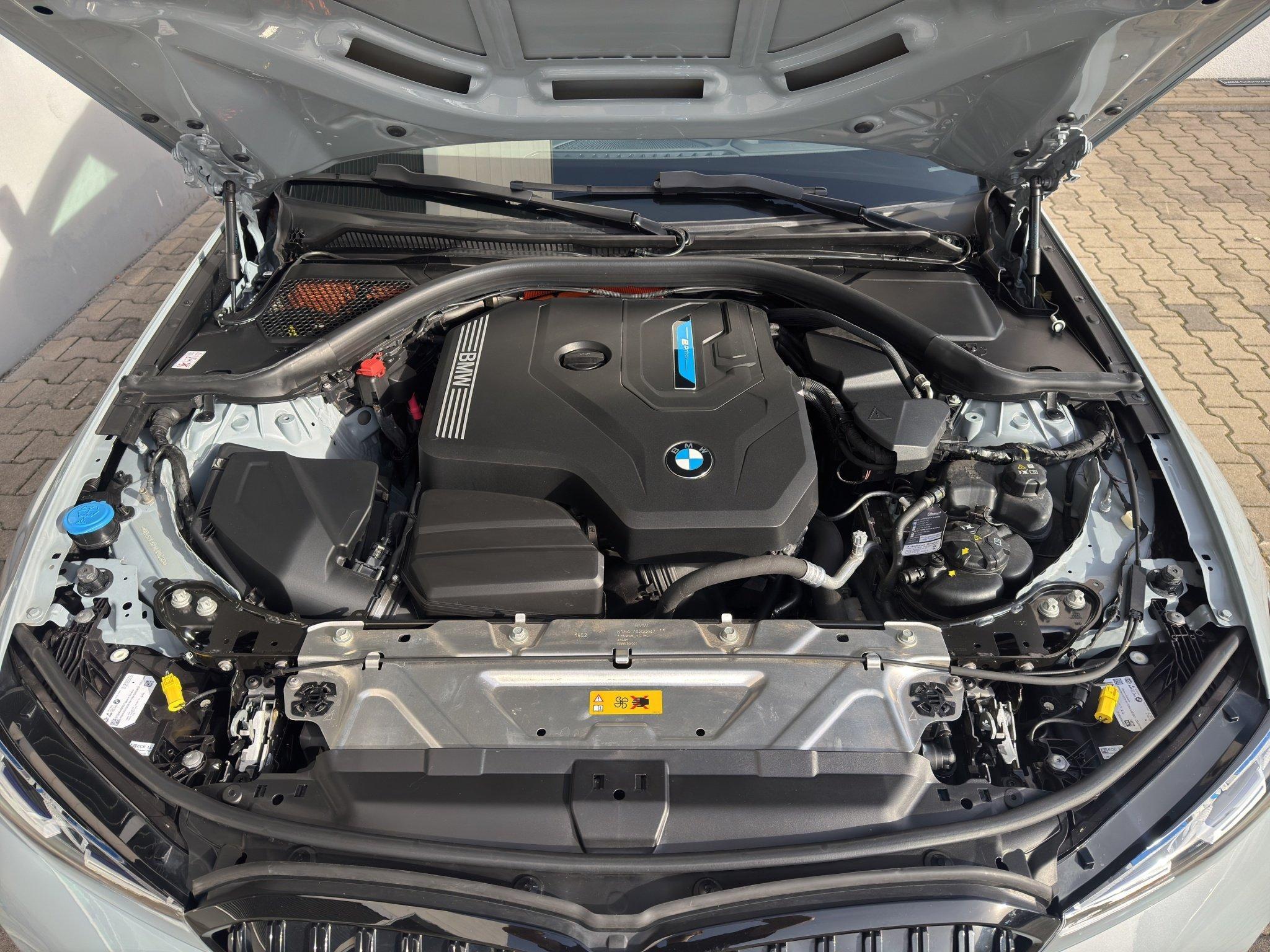 BMW 330 330e Touring